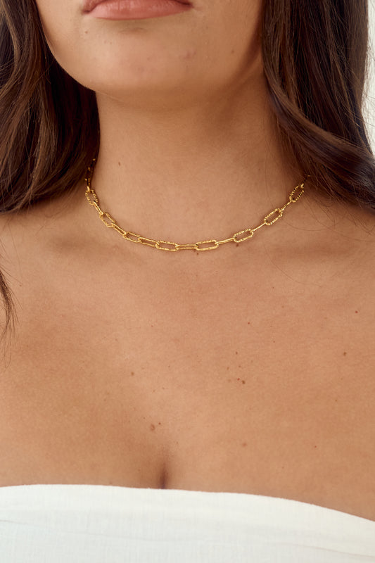 CARA choker chain